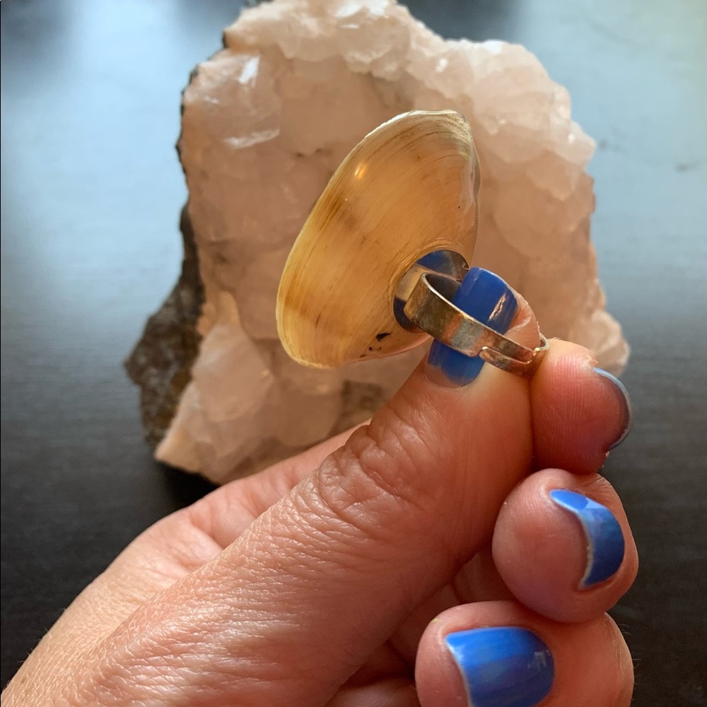 Upcycled unique shell ring. Adjustable. - Picture 3 of 4